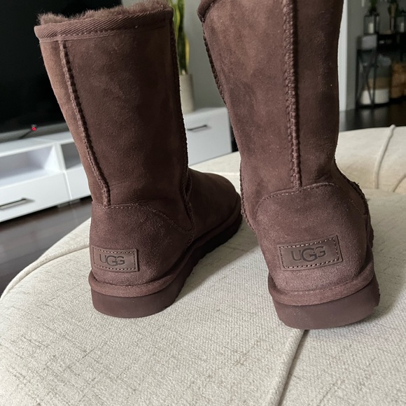 Classic Ugg short boots in burnt cedar - Picture 3 of 3